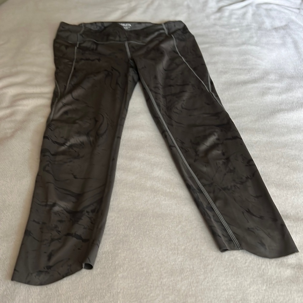 Athleta green tights in medium